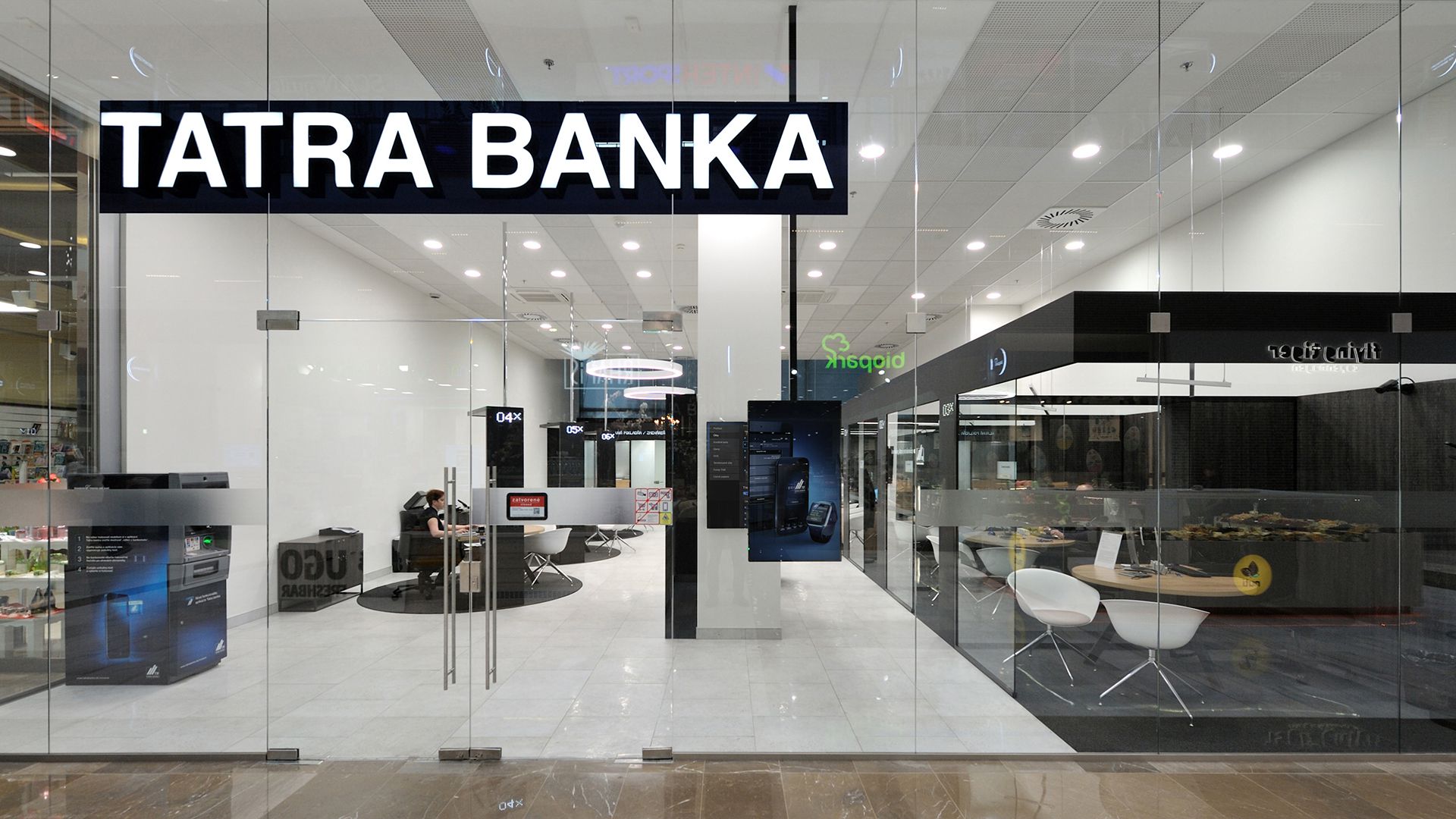 Dizajn pobočky TATRA BANKA