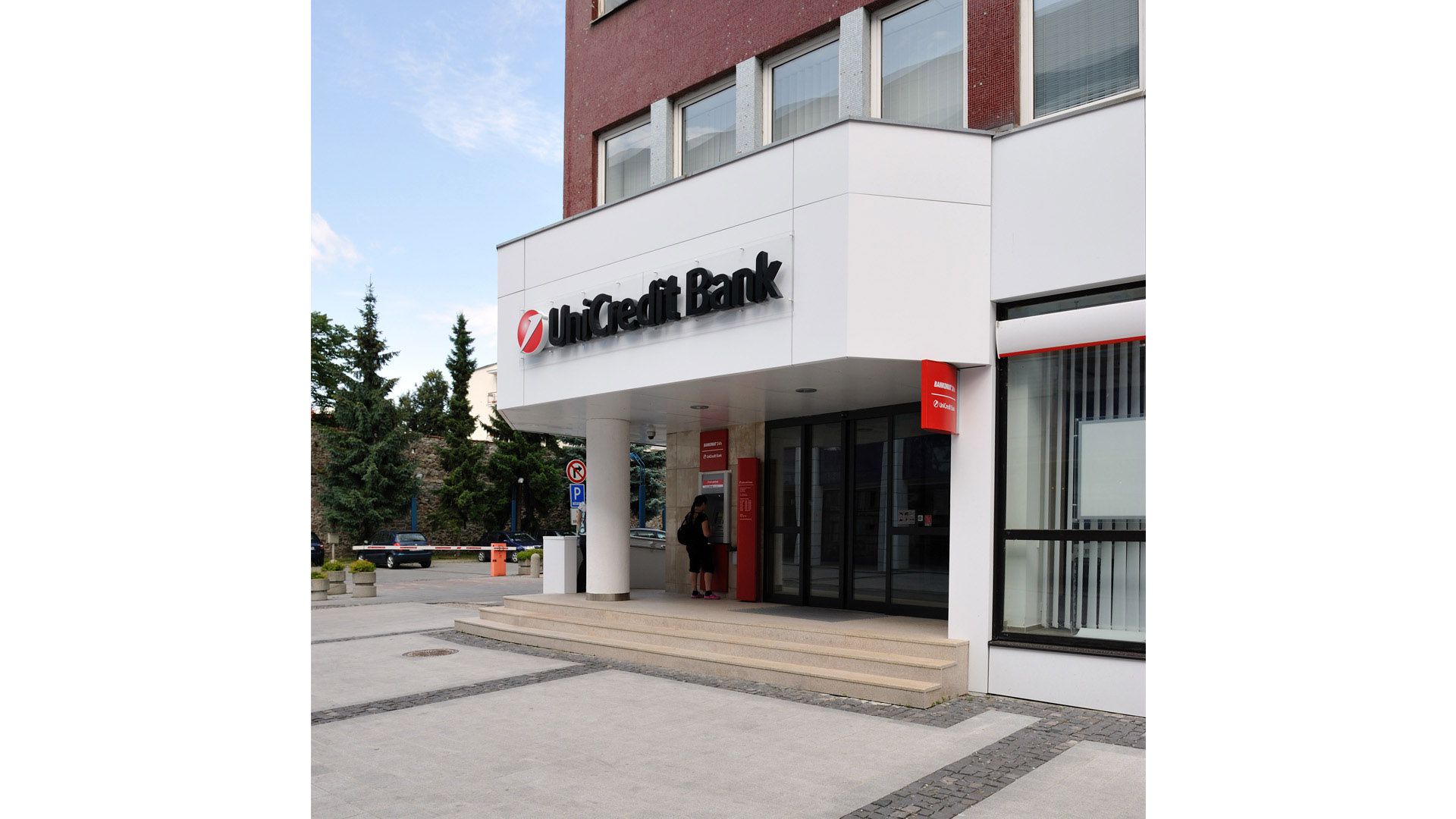 Vstup na pobočku Unicredit bank